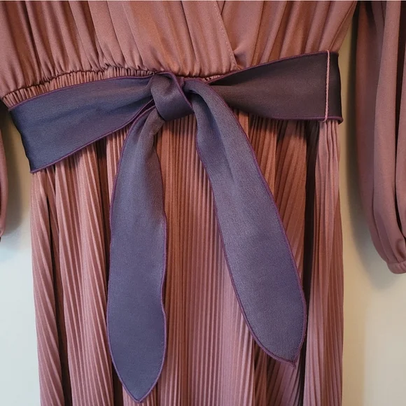 VINTAGE Lavender Wrap Dress with Pleated Skirt | Size 10 - Picture 4 of 12